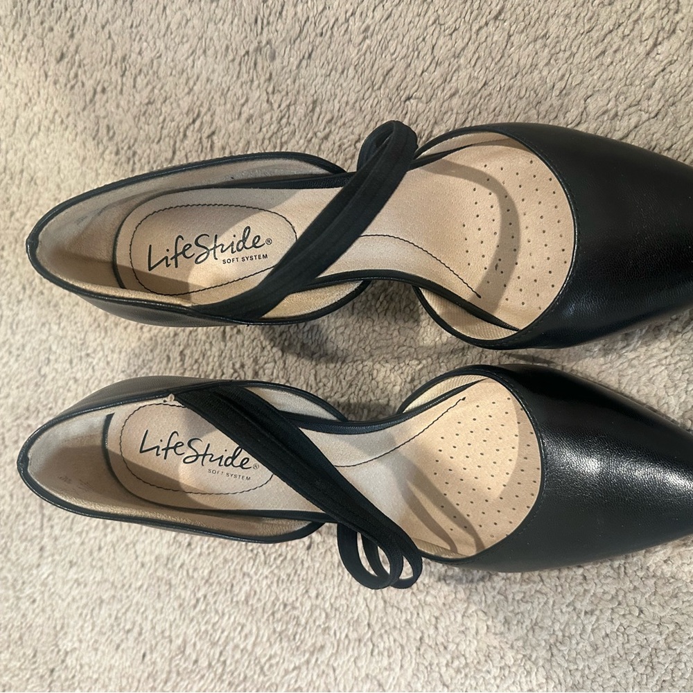 Life Stride Black Pointed-Toe Slingback Pumps